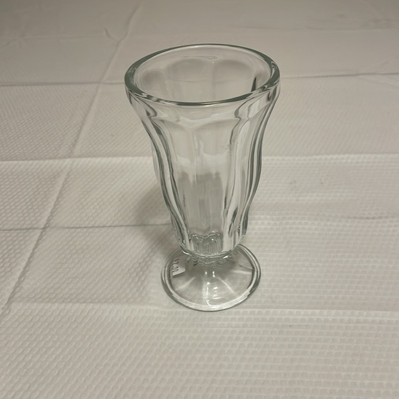 Vintage  Sundae Milkshake Glasses. Set of three. - Picture 4 of 4